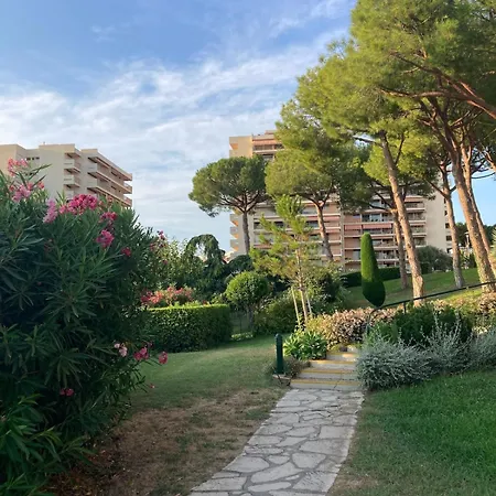 A 5 Minutes Du Centre De Juan Les Pins Et De La ! Dans Avec Piscine Et Terrain De Tennis شقة *