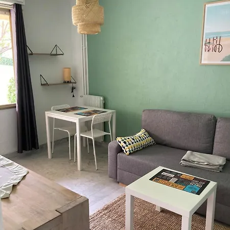 A 5 Minutes Du Centre De Juan Les Pins Et De La ! Dans Avec Piscine Et Terrain De Tennis *